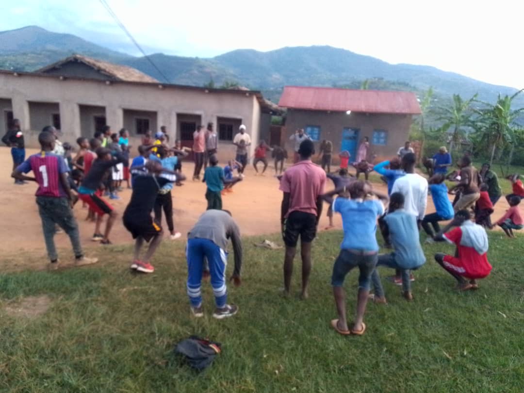 Uyu munsi urubyiruko rwo mu murenge wa <a href="/SectorKarama/">@Karamasector_Huye</a> muri <a href="/HuyeDistrict/">Huye District</a> rwazindukiye muri Siporo rusange.Nyuma ya Siporo urubyiruko rwahawe ubutumwa bwo kwirinda ibisindisha,ndetse rwibutswa ko Siporo ari ubuzima.
<a href="/A_sebutege/">Sebutege Ange</a> <a href="/AKayitesiAlice/">Kayitesi Alice</a> <a href="/jnabdallah/">UTUMATWISHIMA</a> @MiniYouthRwanda <a href="/IGIHE/">IGIHE</a>