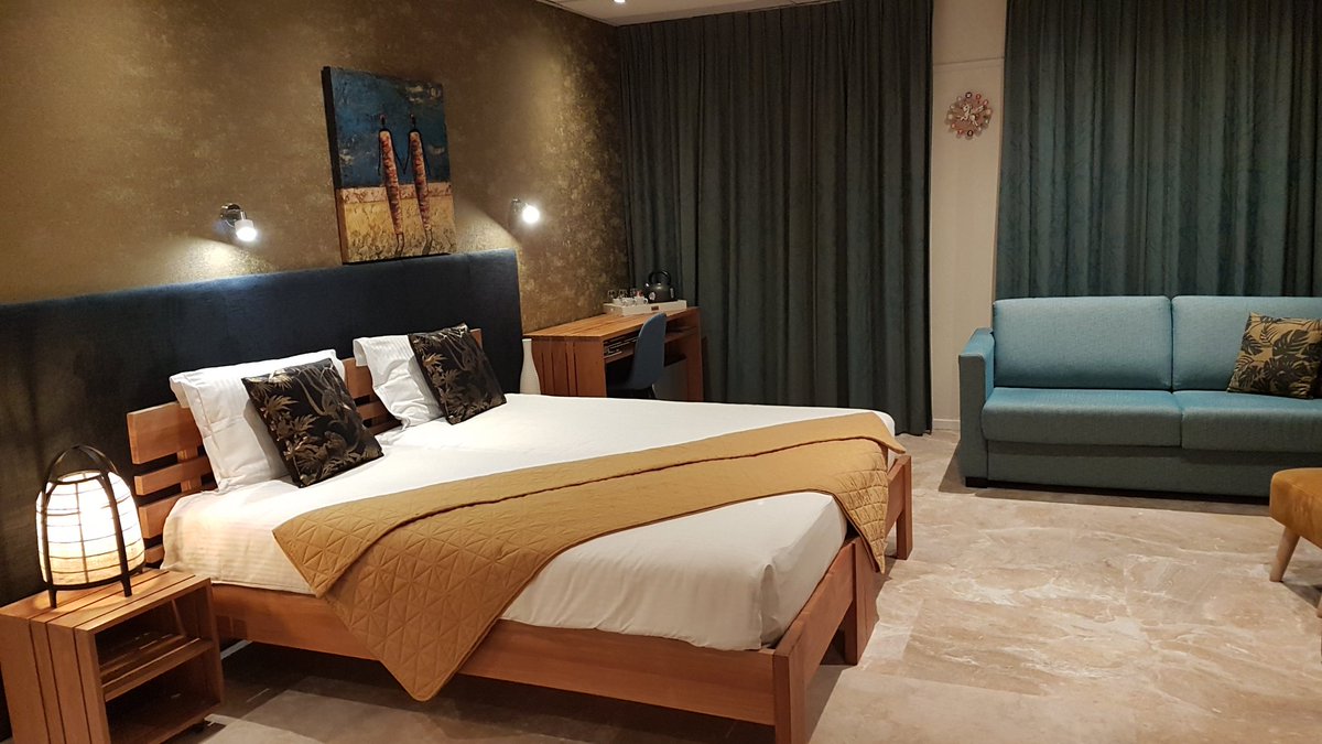 Onze mooie #familiekamer is nog vrij op 23 en 24 juli
Kom en geniet #hotelrestaurant #de Eenhoorn #Oostburg #Zeeland #strand #zee #,culinair 
eenhoornoostburg.nl