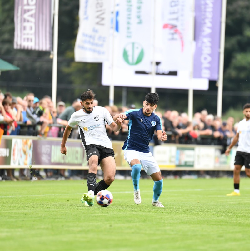 DeGraafschap's tweet photo. Het verslag van de 5-1 oefenzege op 1. FC Bocholt staat op onze site 📝👇
#GRAfcb 🔵⚪