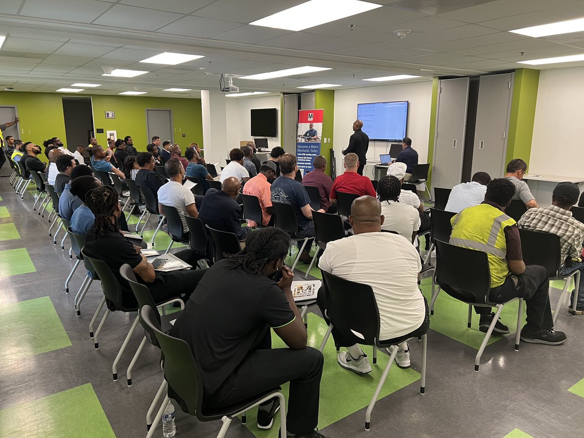 rwalfred's tweet photo. @wmata Thank you to everyone that came out today! Looking forward to you starting your career here! https://t.co/D9ssWMoKbv
