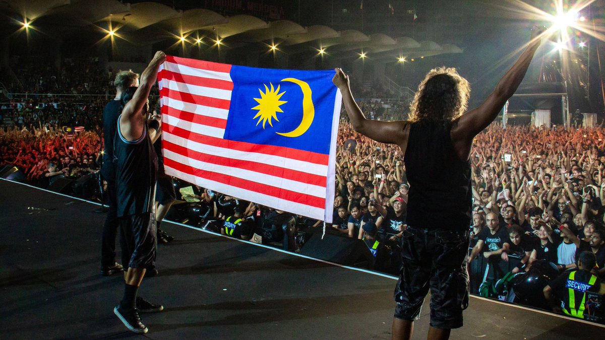Jeff_Carlito's tweet photo. @kebi___ How did Msians go from watching METALLICA (arguably the greatest heavy metal band in the world) in 2013 to these Avril Lavigne wannabes #The1975 in 2023? 
METALLICA put on one of the best shows anyone could’ve hoped for + they were super respectful towards our country &amp; culture! https://t.co/k3CFW3yG7z
