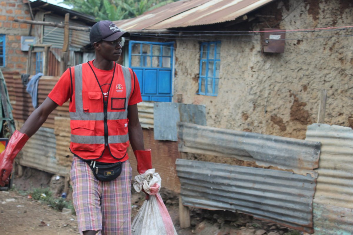 KJamtaka's tweet photo. Our weekends are for mother earth. The aim is to make Kisumu the cleanest city in the world. From one door to the other, one household to the other  teaching the community that proper waste management is achievable. https://t.co/wzeqfNIuv2