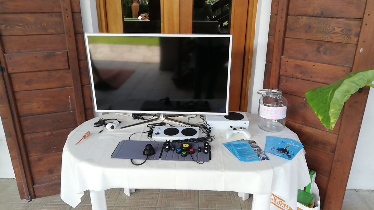 flylillo's tweet photo. Ready for the event.. At La tenuta Castelletto, Italy.
#flylillo #flylilloproject #flylillocommunity #disabledcommunity #disabledplayer #disabledgamer #gameteraphy #adaptivecontroller #disabilityisnotdiversity #disabilitynolimits https://t.co/IlWasv5XYE