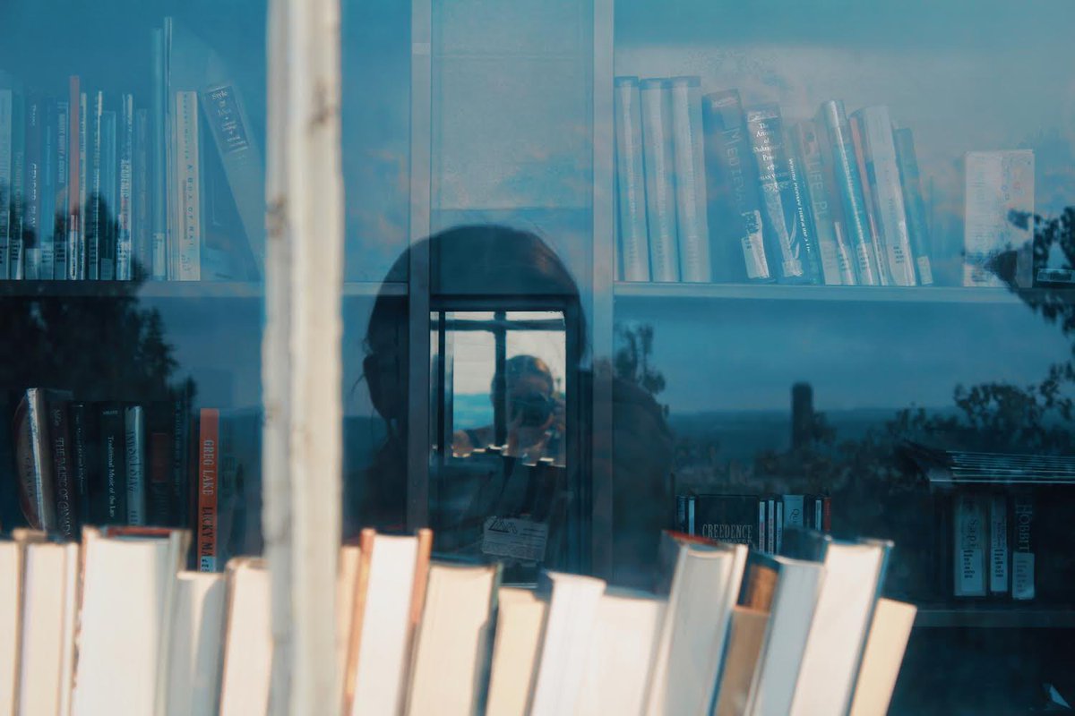 📚 It’s #ShelfieSaturday, poets ! 📚

Have you chosen your #tbr pile yet? Snap a picture &amp; share with us!  💪 📸

#thesealeychallenge #sealeychallenge #thesealeychallenge2023 #poetry 

alt text: picture or books through a window, with landscape reflected back.