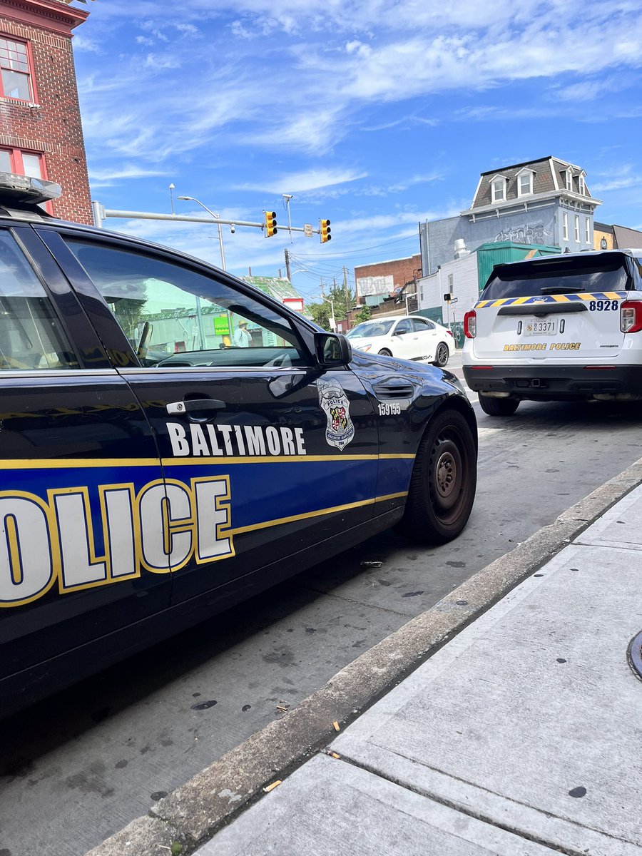 CarolSOtt's tweet image. This is not a parking area, it’s a bus lane. 😐