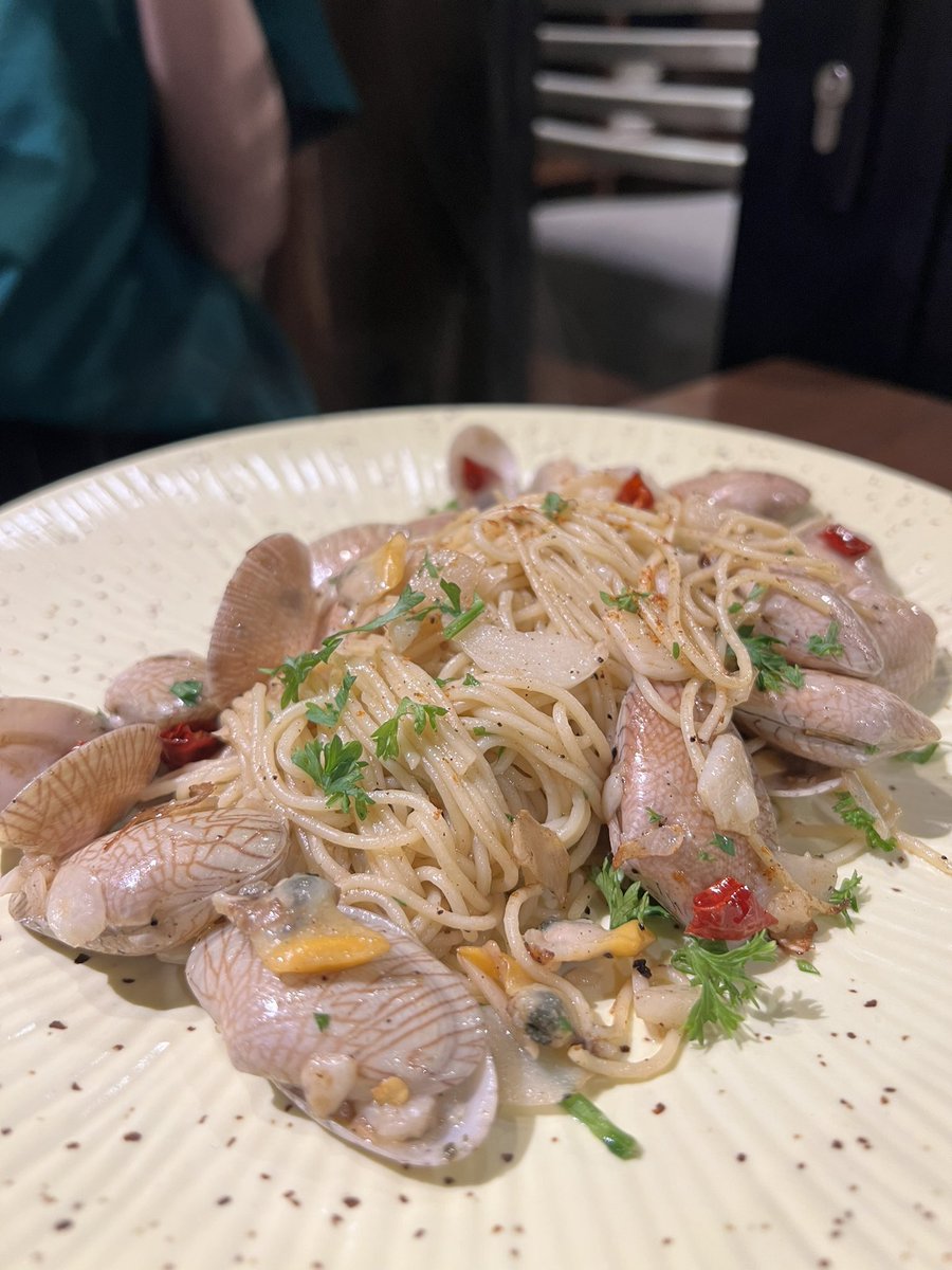 3kinthejungle's tweet photo. ดินเนอร์วันนี้ จากร้านพาสต้าอาม่า ร้านสวย บรรยากาศดี อาหารอร่อย ที่ร้านมีดนตรีสดแบบ acoustic ด้วย นักร้องร้องดีมากกก https://t.co/BL1GHYnyMW