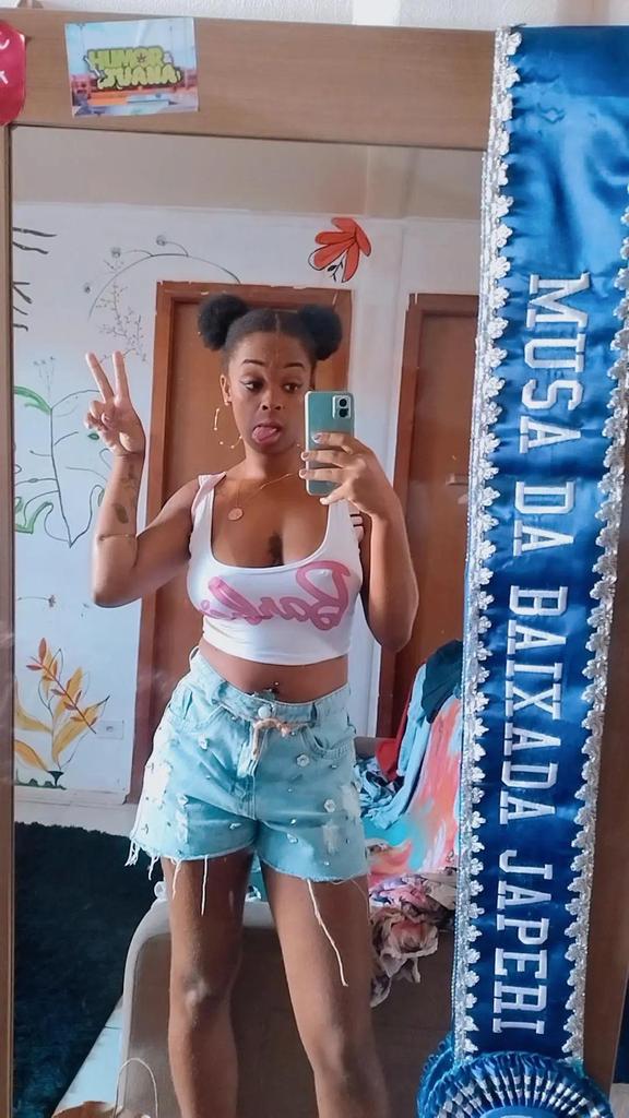 Oi_lariserpente's tweet photo. Fora da caixa tão bonitinha
Muito prazer, a sua bonekinha
Minha escova, meu gloss
Meu V3 e meu dichavador
Cabe tudo na minha bolsinha da Gucci🎶
.
.
.
.
.
.
.
#Barbie #SerpenteNegra #faixarosa #preta #crespa #maconheira https://t.co/WYDJcFFzVB