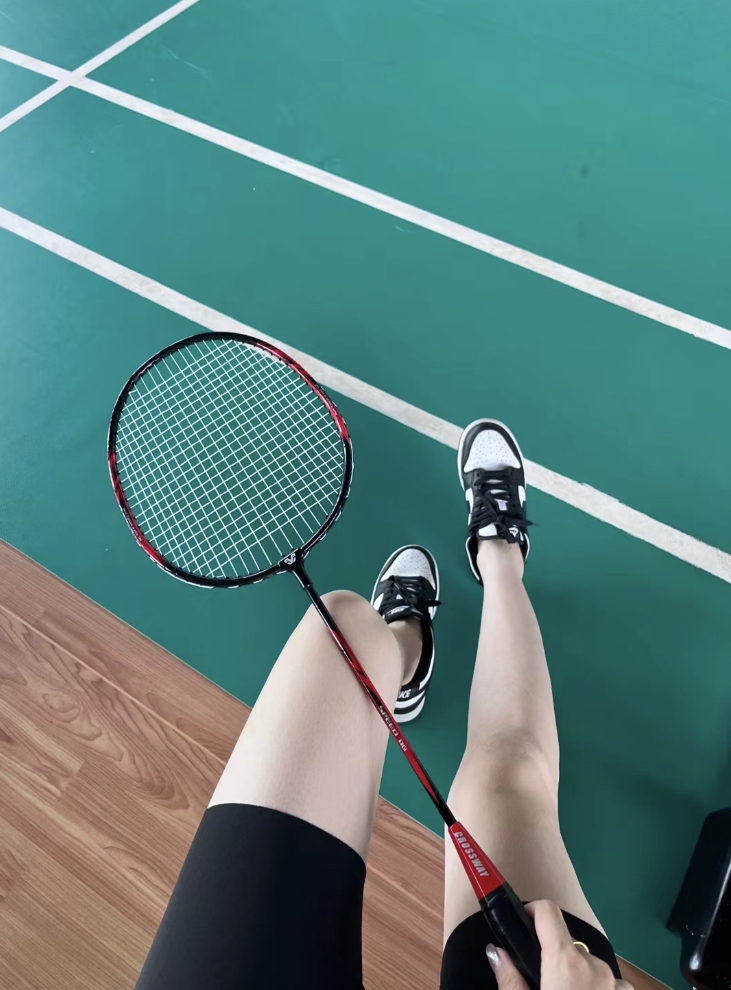 Before the ball lands, there are thousands of possibilities. No matter where the ball hits, I will wait for you at the end. Your jump kill hits my heart again and again.🏸🏸