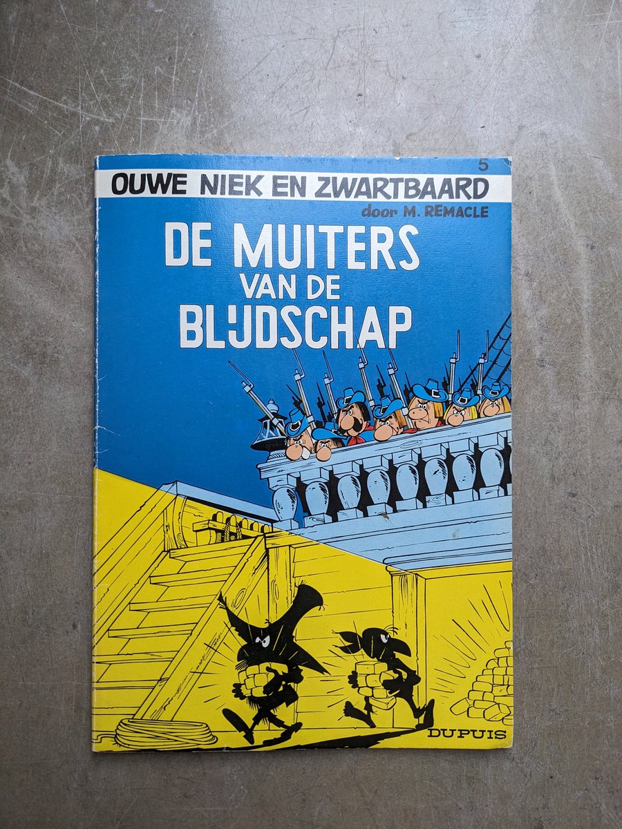 h_donker's tweet photo. Comic books are my happy place to collect #DutchIJ's. This edition of 'Ouwe Niek & Zwartbaard - De Muiters van de Blijdschap' (Old Nick and Blackbeard) has different designs depending on each characters speech bubble (portraying voice & dialect nuances) 🗨 🗯 Let me show some: https://t.co/QmeLpEMq6H