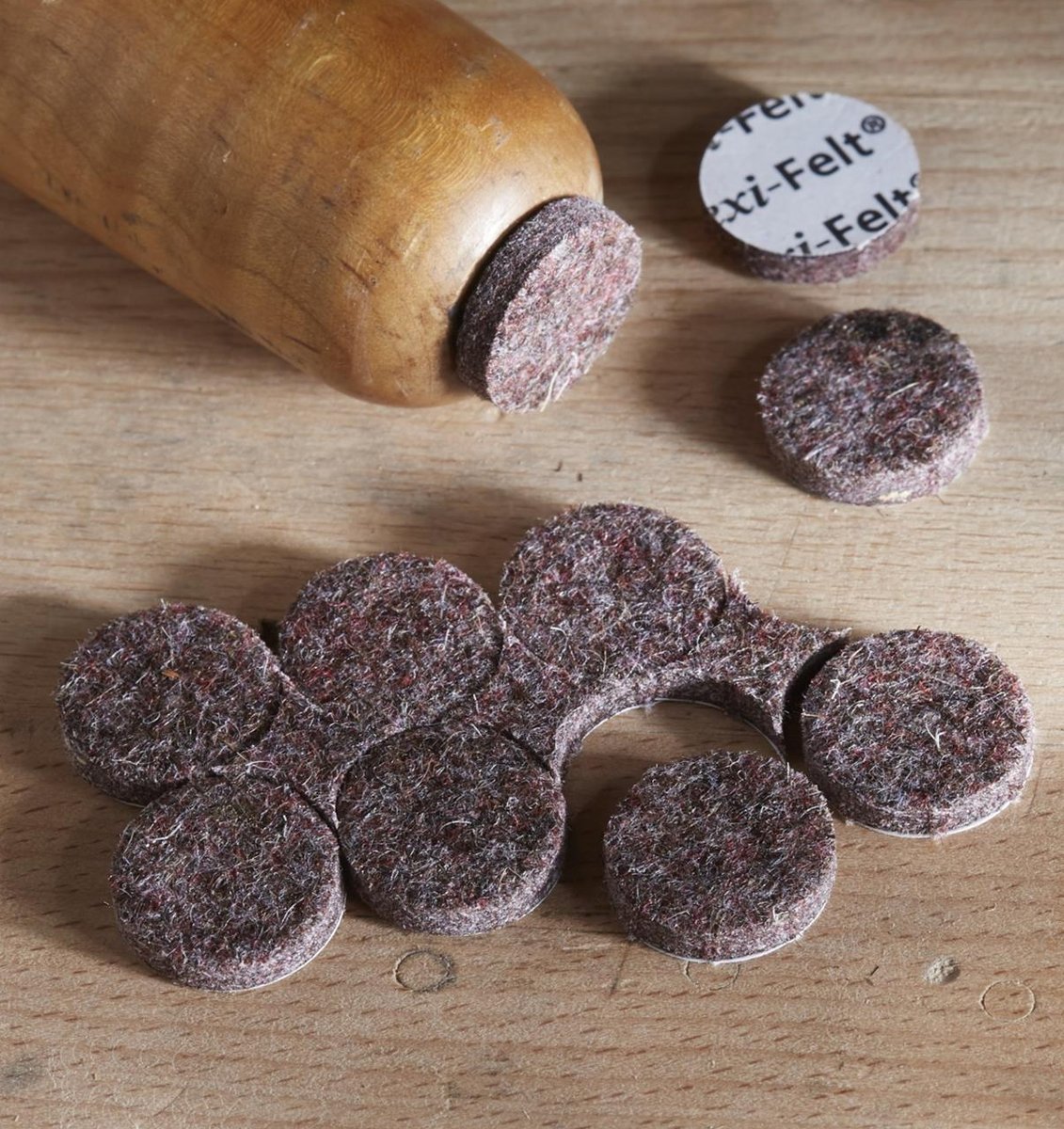 Tip: Preserve your furniture's beauty with felt pads! Stick them to the bottom of each leg to prevent scratches and achieve a sturdy, scratch-free setup. Post with the help of: techalex.ca