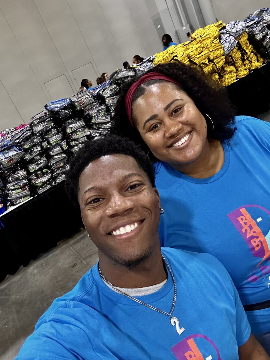 AsherJamesEDU's tweet photo. Welcome to the #BackToSchoolBash #B2SB !! Come see us! @andreforatlanta @MerriweatherEDU @DrMacyJ 📚✏️🍎 @apsupdate Ready for a successful school year ‼️ https://t.co/EcSM3x9mPF