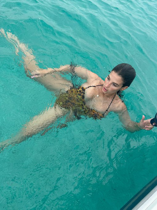 🧜🏻&zwj;♀️ https://t.co/7n74FxKqpO 🌊 https://t.co/PG6xrxCOzc