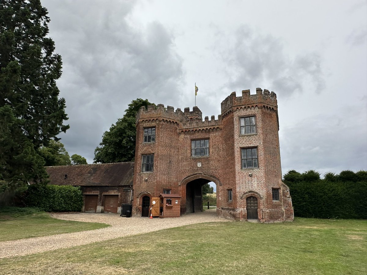 LeeHunt3r's tweet photo. Blew away the cobwebs in the lavender fields at Castle farm and a stroll around Lullingstone Castle. #CastleFarm #LullingstoneCastle https://t.co/QbC1jGdZXM