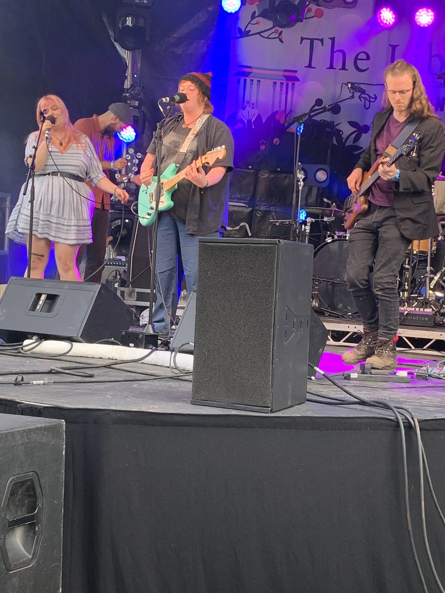 ChrissyGlitzy's tweet image. @samscherdel @LarkinHarri @tramlines #fabday