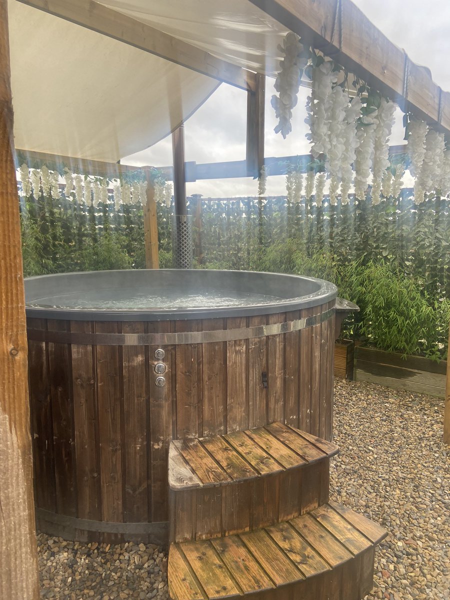 SofiJayne's tweet photo. Perfect little spa day with my best friend, hot tub, farm animals, afternoon tea and massages. Right on my doorstep too. Absolute bliss 🥰🥰 #spa #afternoontea #farmspa #feelingrelaxed https://t.co/mU9IjAuavR
