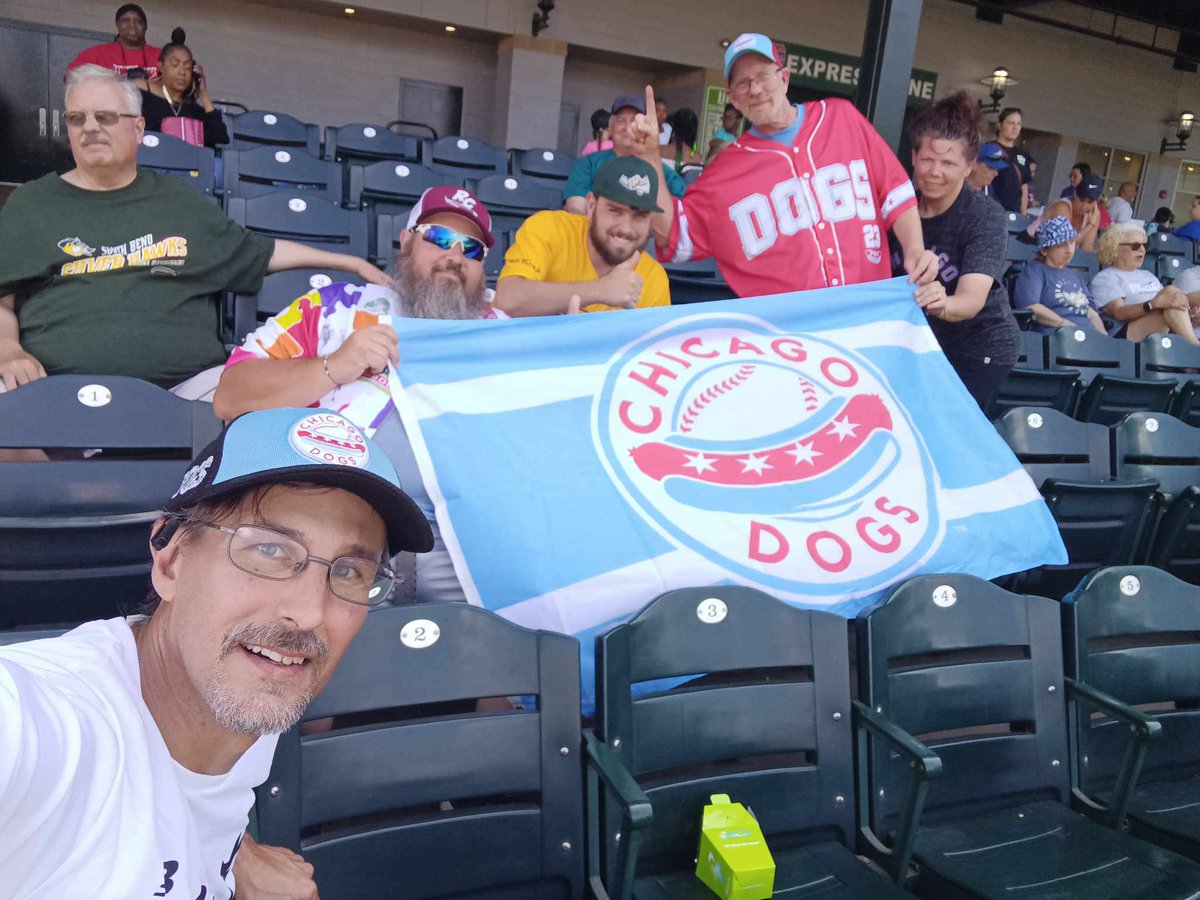 Flying the <a href="/TheChicagoDogs/">Chicago Dogs</a>  flag in honor of our friend Richard for the Dogs 1st game at The Steel⚾Yard this season. <a href="/AA_Baseball/">American Association</a> <a href="/railcats/">Gary SouthShore RailCats</a>