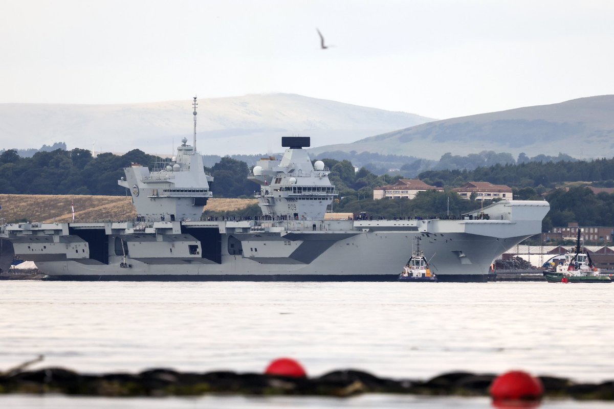 HMSPWLS's tweet photo. ✅Flood up
 
✅ leaving Rosyth

⚓️ at anchor on the river Forth for the next few days to test our systems....📈 https://t.co/J3ZQuN4jUi