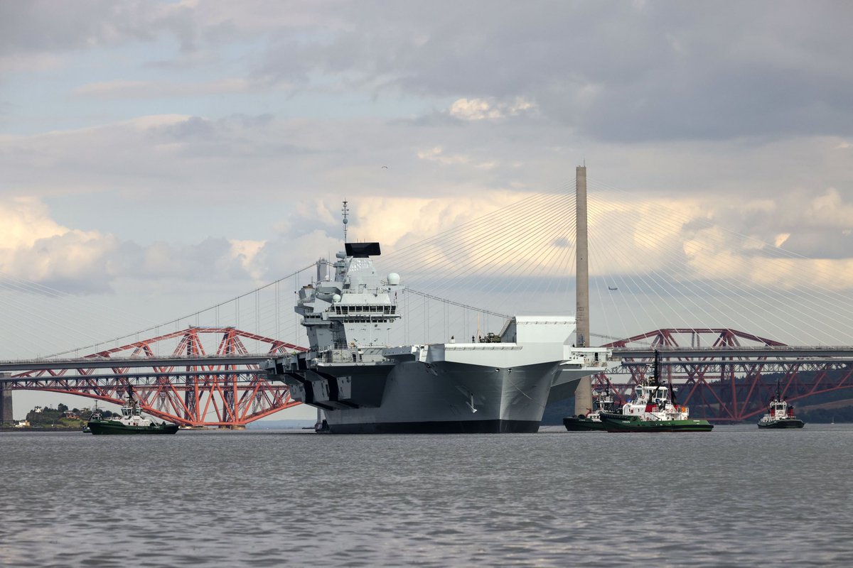 HMSPWLS's tweet photo. ✅Flood up
 
✅ leaving Rosyth

⚓️ at anchor on the river Forth for the next few days to test our systems....📈 https://t.co/J3ZQuN4jUi