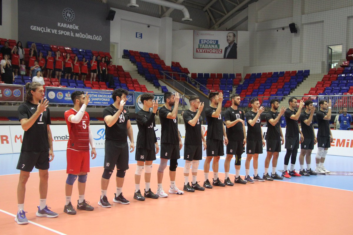 🇹🇷FİLENİN EFELERİ AVRUPA ŞAMPİYONU 🏆

Ukrayna'yı 3-1 mağlup eden millilerimiz  şampiyon oldu!