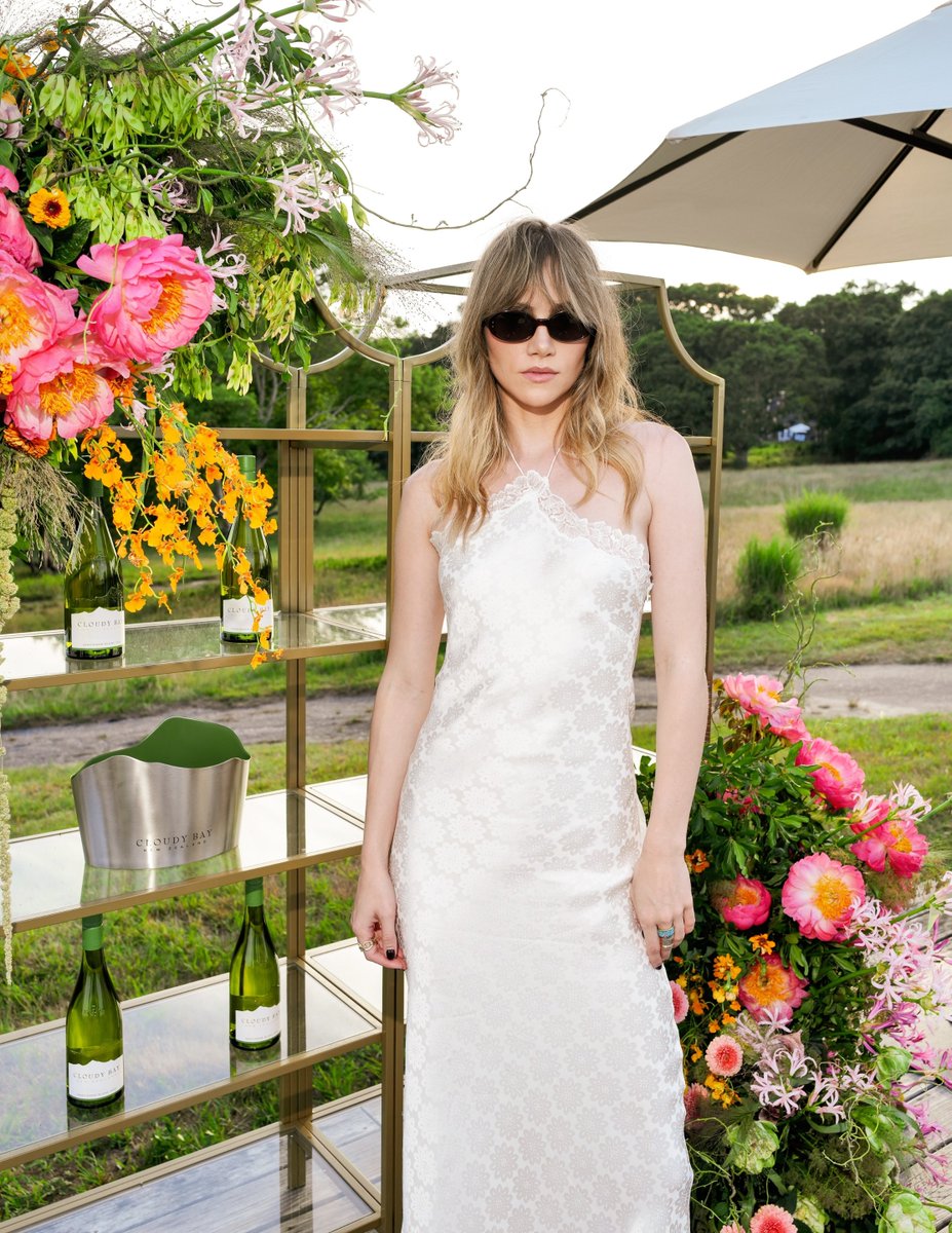 Suki Waterhouse thursday (Jul, 20) at the Cloudy Bay Wines & Outstanding in the Field celebration dinner in East Hampton, NY! https://t.co/s1BLn7ffJb Suki Waterhouse thursday (Jul, 20) at the Cloudy Bay Wines & Outstanding in the Field celebration dinner in East Hampton, NY! https://t.co/s1BLn7ffJb
