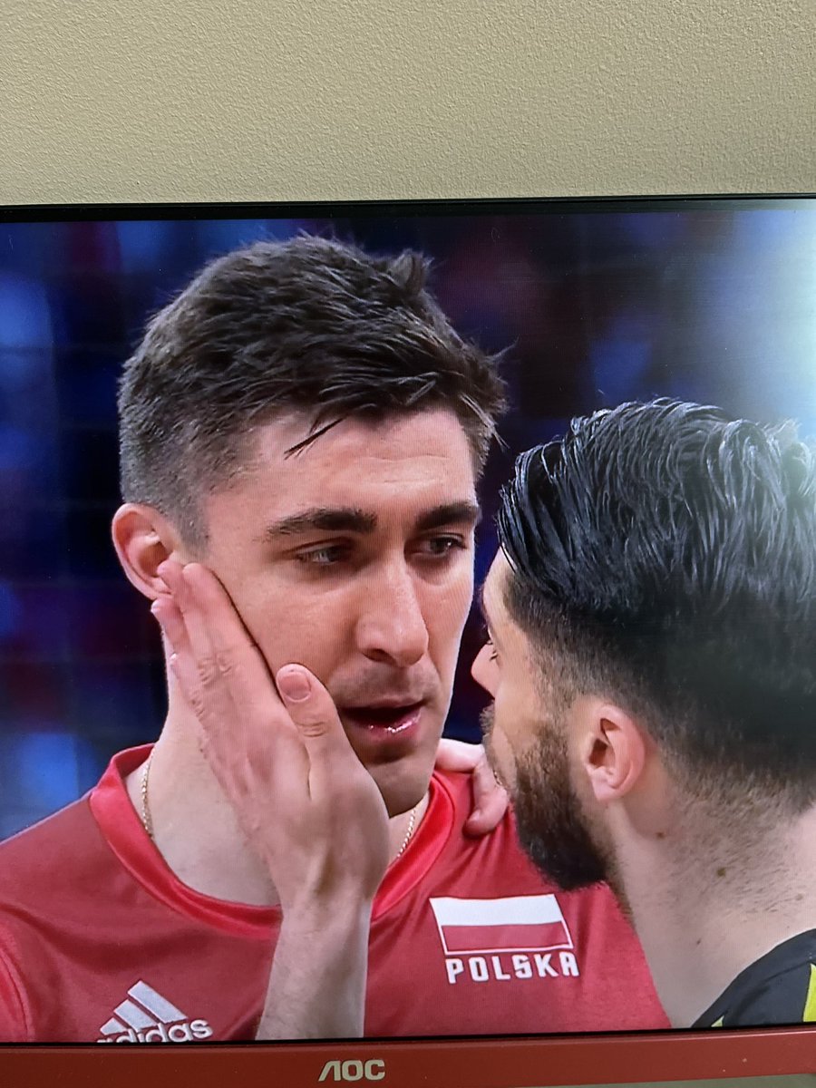 olkacv's tweet photo. znajdzcie sobie kogos kto bedzie patrzyl na was tak jak kaczmarek na sliwke.  #gangłysego https://t.co/90daeHKRzo