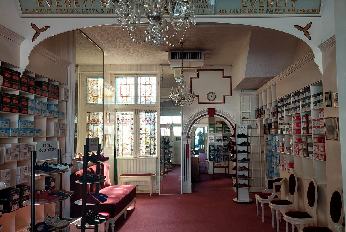 Love #seaside shoe shops like this .. Charles Wells & Sons, Sackville Rd #Bexhill, est. 1904, the town's oldest family run business, now in the 5th generation .. have you ever seen such a gorgeous shoe shop interior?
@bexhillmuseum @BexhillObs @1066Tweets @dlwp @VisitSussex