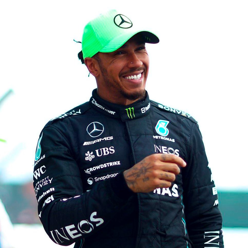B24PT's tweet photo. Pole position para Hamilton, a sua primeira desde dezembro 2021! #HungarianGP https://t.co/css7DR36Hs