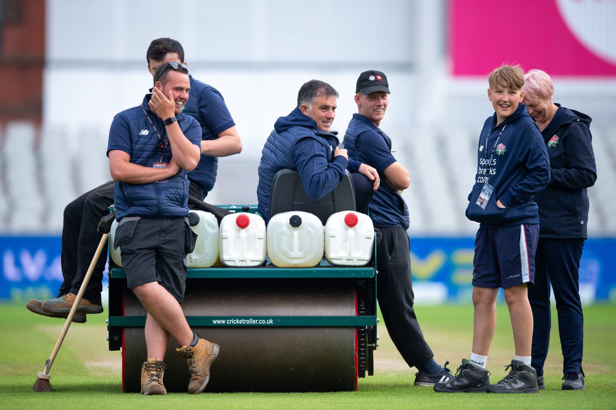 lancscricket's tweet photo. Brilliant work from @EmiratesOT's Head Groundsman Matt Merchant and his team today to get the outfield cleaned up quickly and play underway! 👏👏

🌹 #RedRoseTogether | #Ashes https://t.co/W5Pjy50uav