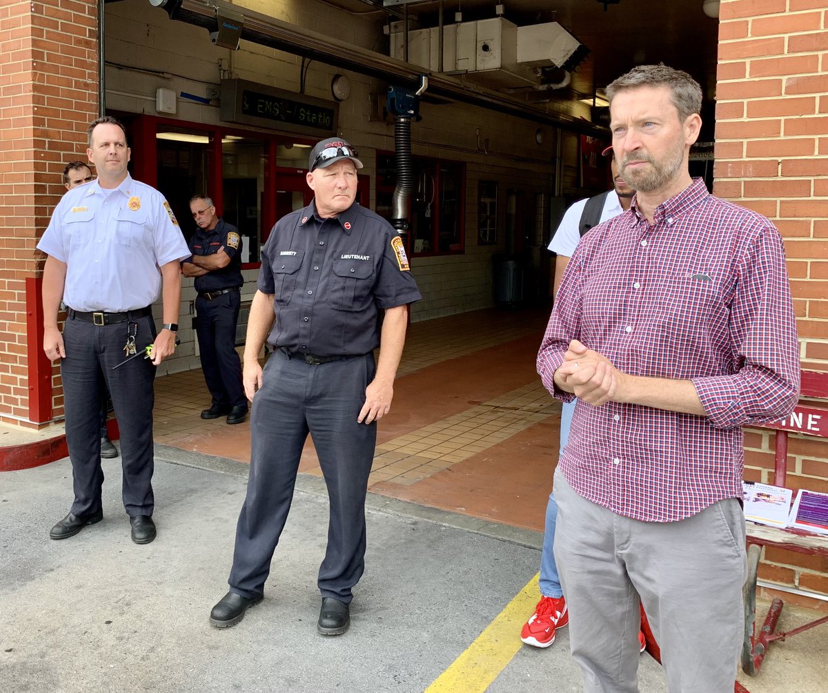 dcfireems's tweet photo. Firefighters from Engine 18 & Truck 7 on @BarracksRow welcomed @charlesallen and neighbors into their firehouse as part of Ward 6 Week activities. Every day is a community day. #DCsBravest https://t.co/TsbAgQB7R8