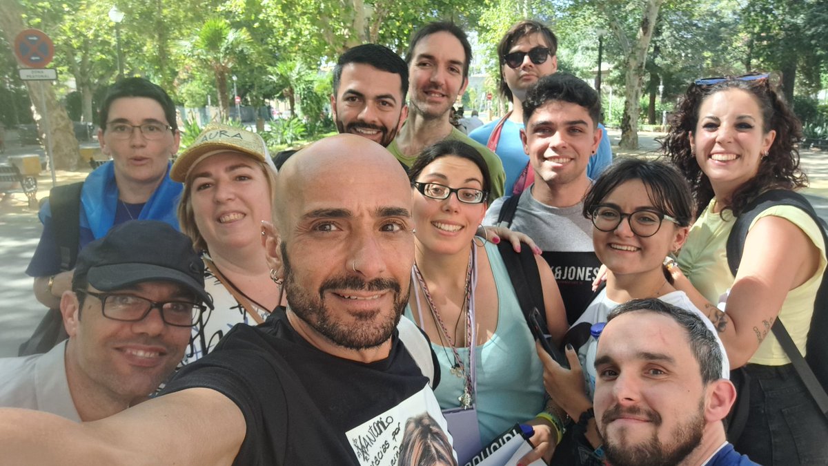 martaalberto211's tweet image. Mil gracias  lau por regalarnos estos amigos  #similares @LauraPausini