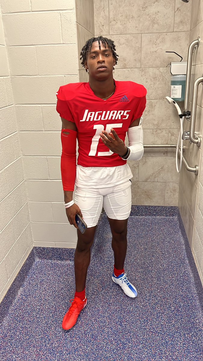 Dequan_marr5's tweet photo. Locked N Loaded, Fall camp 23’
@xixnyne @RussellEllingt4 @LetsGoICC 
@JUCOFFrenzy @coachkimberlin @Islands_Sharks https://t.co/Y1Kiu6nSGt