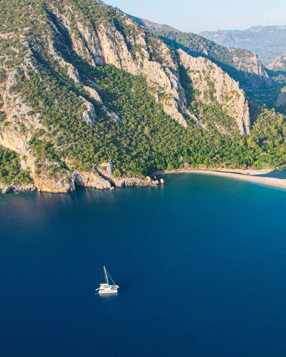 GoTurkiye's tweet photo. Nothing beats being out on the water in summer.

So come, yacht your way through the Turkish Riviera, and enjoy a summertime bliss like you’ve never experienced before. #Çıralı

📸 IG: gokyuzunden_cekimler https://t.co/Nv0RNZBm9K