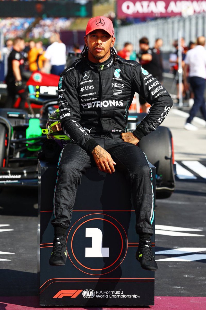 rayontrack's tweet photo. When it’s mattered, Driver made difference in Quali.😏

Lewis Hamilton pipes down fast RedBull in car which is 4 times slower. That’s generational talent 🐐

Lewis Hamilton is insane 🤯
#F1 #HungarianGP https://t.co/jyRofbHfDA