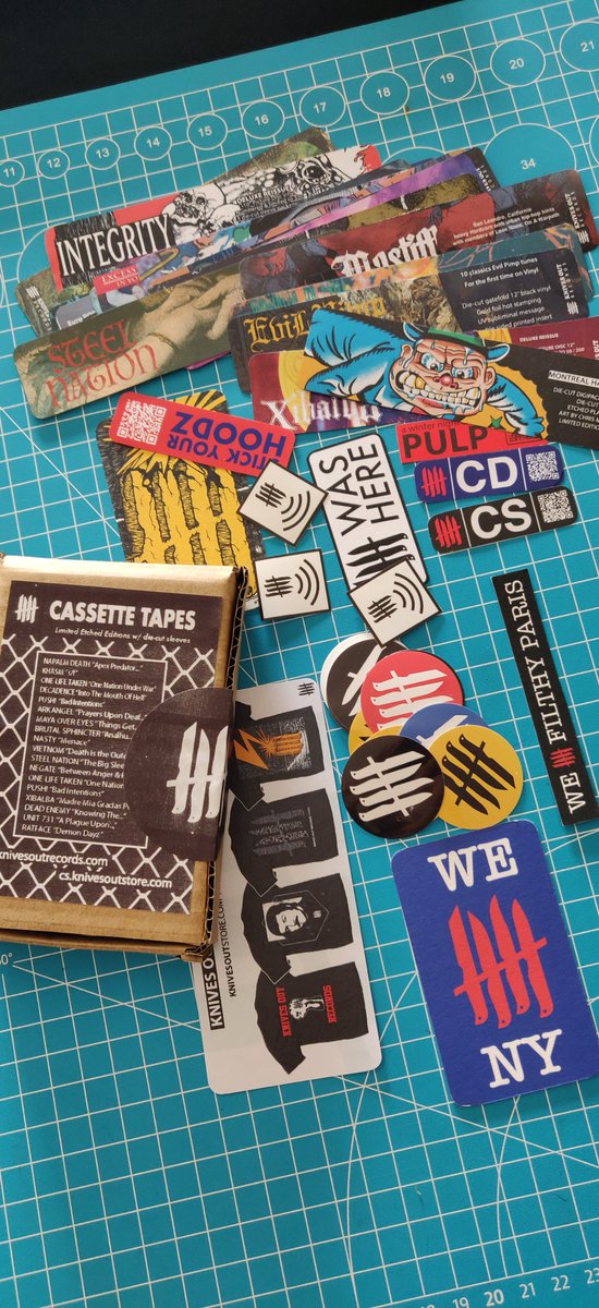 getknivesout's tweet photo. Cassette Tapes Packaging mailer w/ goodies 

#cassette #tape #cassettetape #packaging #mailer #k7 #pulp #scaramanga #steelnation #xibalba #washere #knvz #knivesoutz #hoodz #filthyparis https://t.co/RqMzQBwl3Q