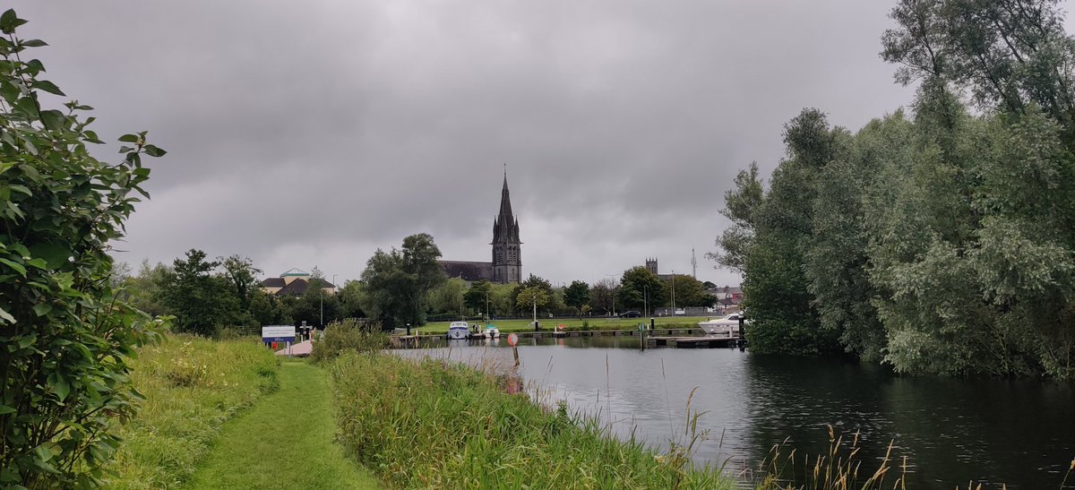 tomasocarthaigh's tweet photo. #Ballinasloe Harbour today.

When your not on the water, walk by it! Walkway goes on through a feild of horses and loops back in by a canal it seems but I didnt go that far. @ThePhotoHour @StormHourMedia @waterwaysirelan https://t.co/xp1xpw0xZr