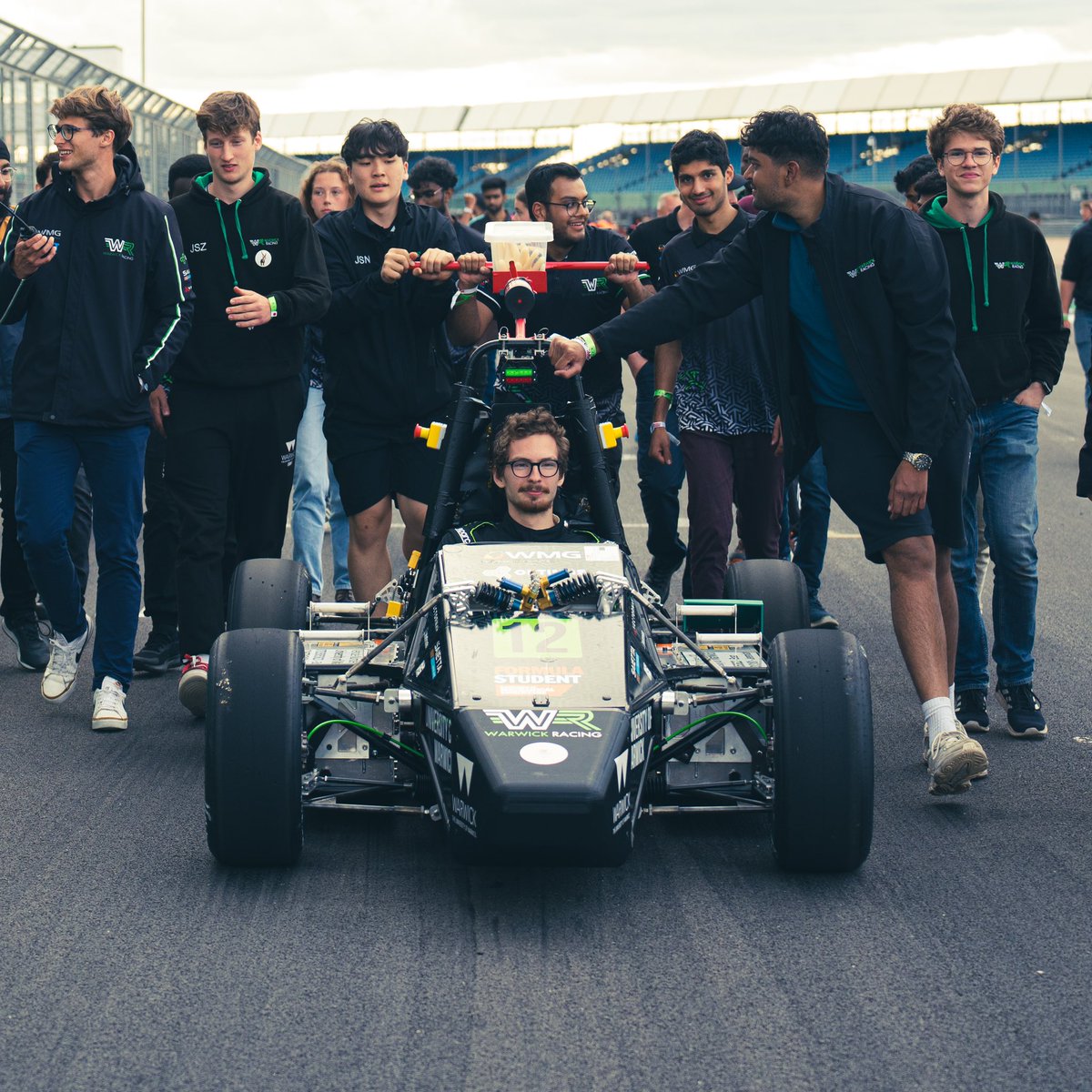 _nikf1's tweet image. formula student - day 2, 21/07/2023

photos taken and edited by myself🥵

…you may spot me😂

#imeche #formulastudent #fsuk #fsuk2023
