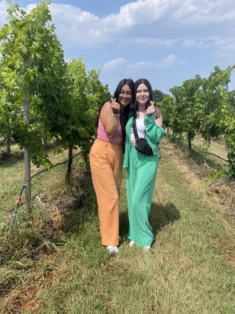 _mellanieb's tweet photo. Welcome to the Final Show! 🥺🍒#LoveOnTourReggioEmilia https://t.co/U3bMD9PTXg