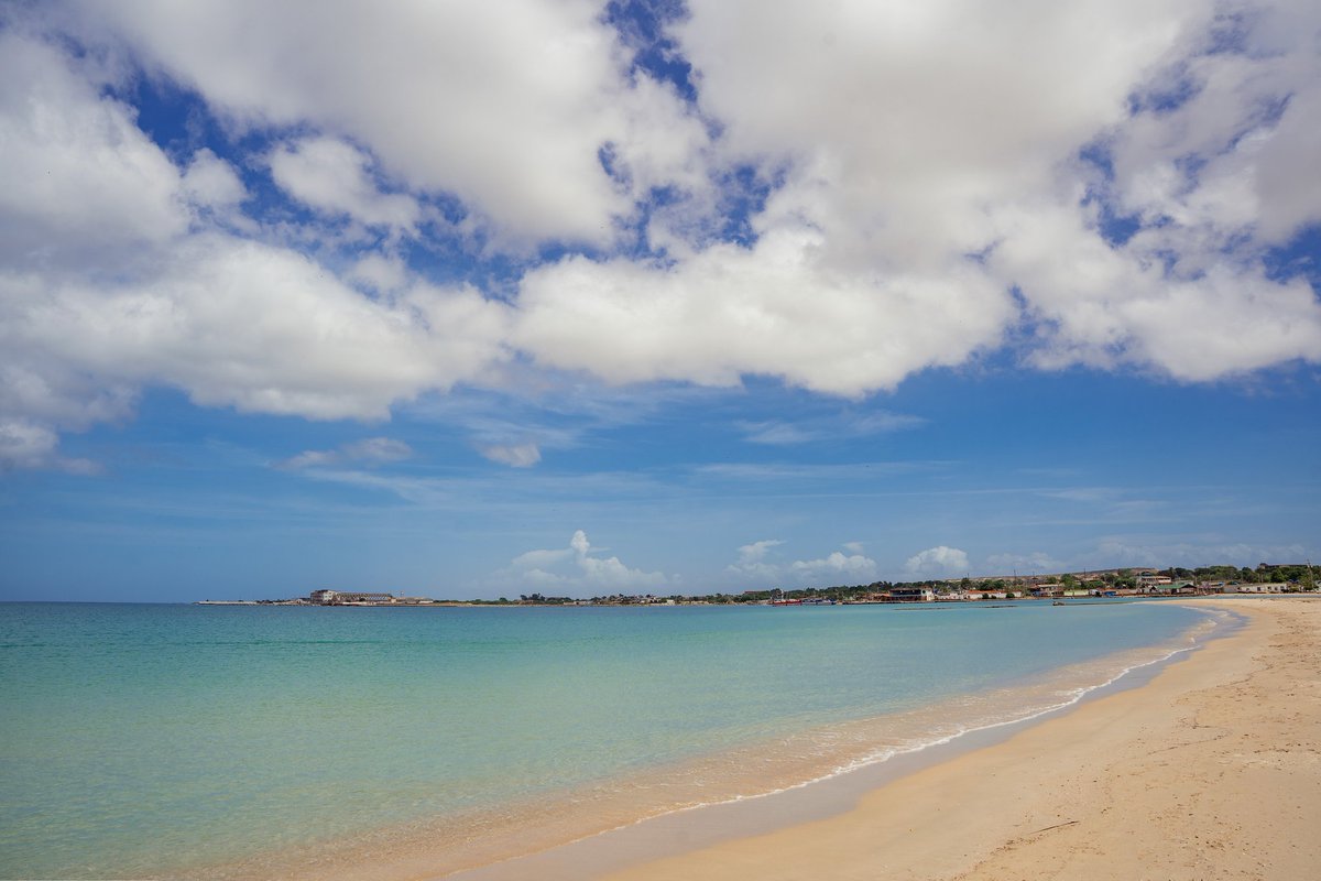 No es Los Roques ni Morrocoy, es #Araya en el estado Sucre. 🌊💙

<a href="/tineophoto/">Manuel Tineo</a>