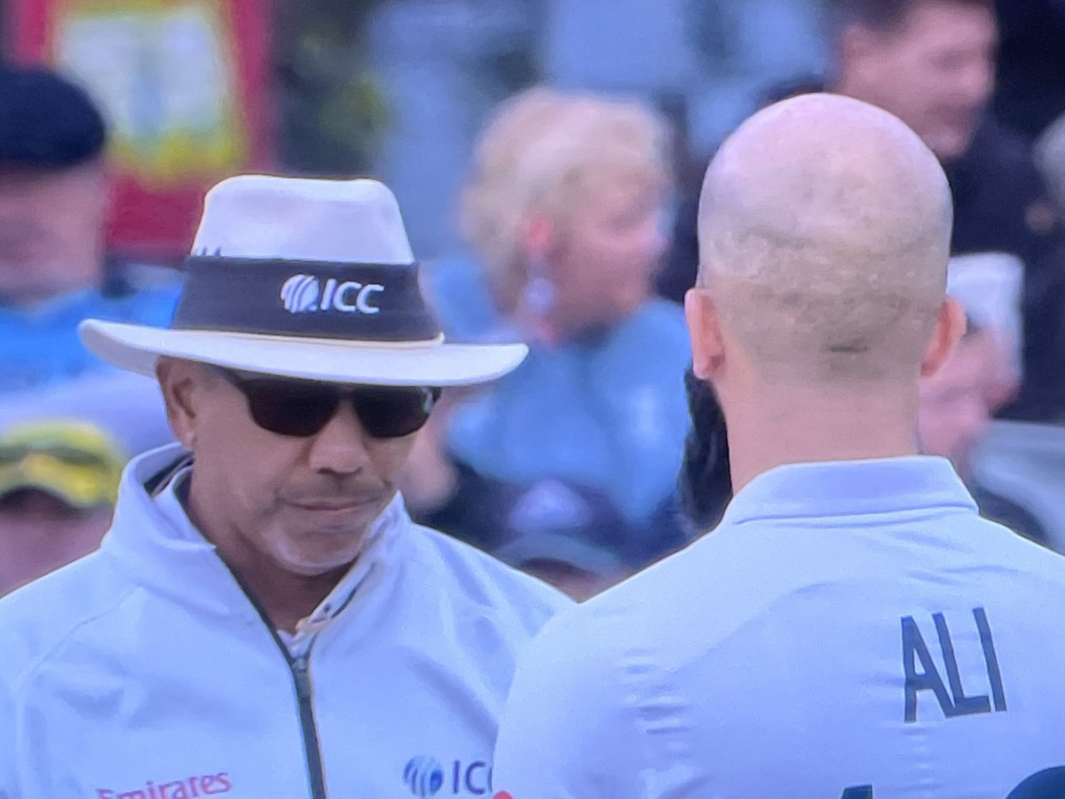 mattcullen1974's tweet photo. Umpires deciding it’s too dark to bowl the quickies, but not too dark to need sunglasses…. https://t.co/OOjZLpRJLp