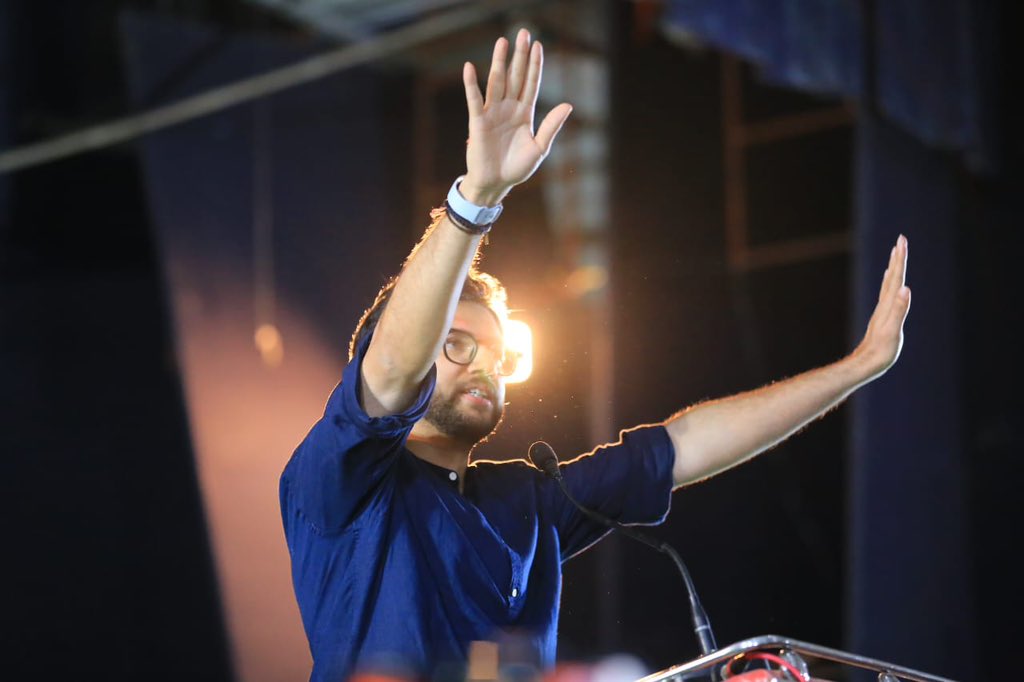 ShivSenaUBT_'s tweet photo. आज महात्मा फुले नाट्यगृह, येवला येथे युवासेनाप्रमुख, शिवसेना नेते, आमदार आदित्यजी ठाकरे ह्यांनी शिवसेना पदाधिकारी संवाद मेळाव्यात उपस्थितांसोबत संवाद साधला. ह्यावेळी महाराष्ट्राला सुवर्णकाळाकडे नेण्यासाठी मी कटीबद्ध आहे, असा विश्वास त्यांनी शिवसैनिकांना दिले.

@AUThackeray https://t.co/i22BVBE6id