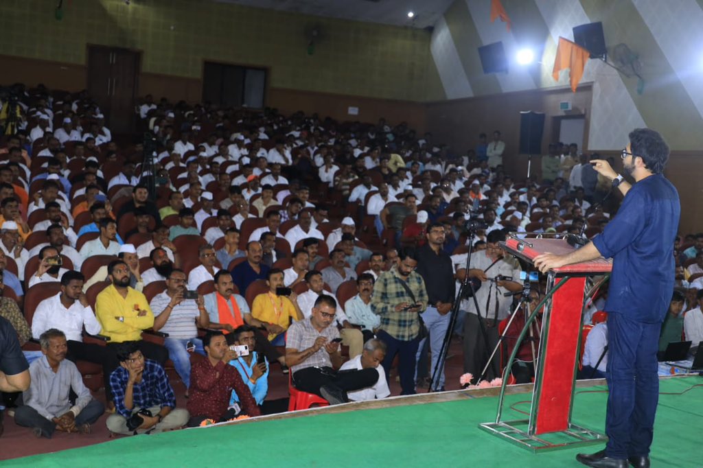 ShivSenaUBT_'s tweet photo. आज महात्मा फुले नाट्यगृह, येवला येथे युवासेनाप्रमुख, शिवसेना नेते, आमदार आदित्यजी ठाकरे ह्यांनी शिवसेना पदाधिकारी संवाद मेळाव्यात उपस्थितांसोबत संवाद साधला. ह्यावेळी महाराष्ट्राला सुवर्णकाळाकडे नेण्यासाठी मी कटीबद्ध आहे, असा विश्वास त्यांनी शिवसैनिकांना दिले.

@AUThackeray https://t.co/i22BVBE6id