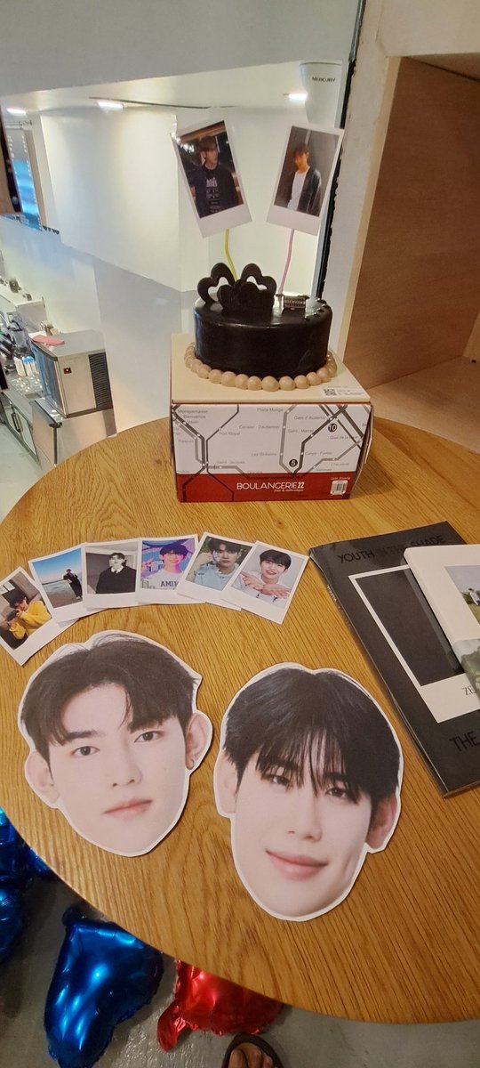 em_layzhang's tweet photo. Happiest birthdays, #ZHANGHAO and #KIMTAERAE! 🥳
These are for you! We love you!
We will always support you two and the whole ZB1. 💌
From your PH Rosins, Kkultaraes & Ze_Roses 🌹
#ZEROBASEONE #ProjectY2K
@ZB1PH @ZhangHaoPHL @KimTaeraePHL https://t.co/vUqckgCfbp