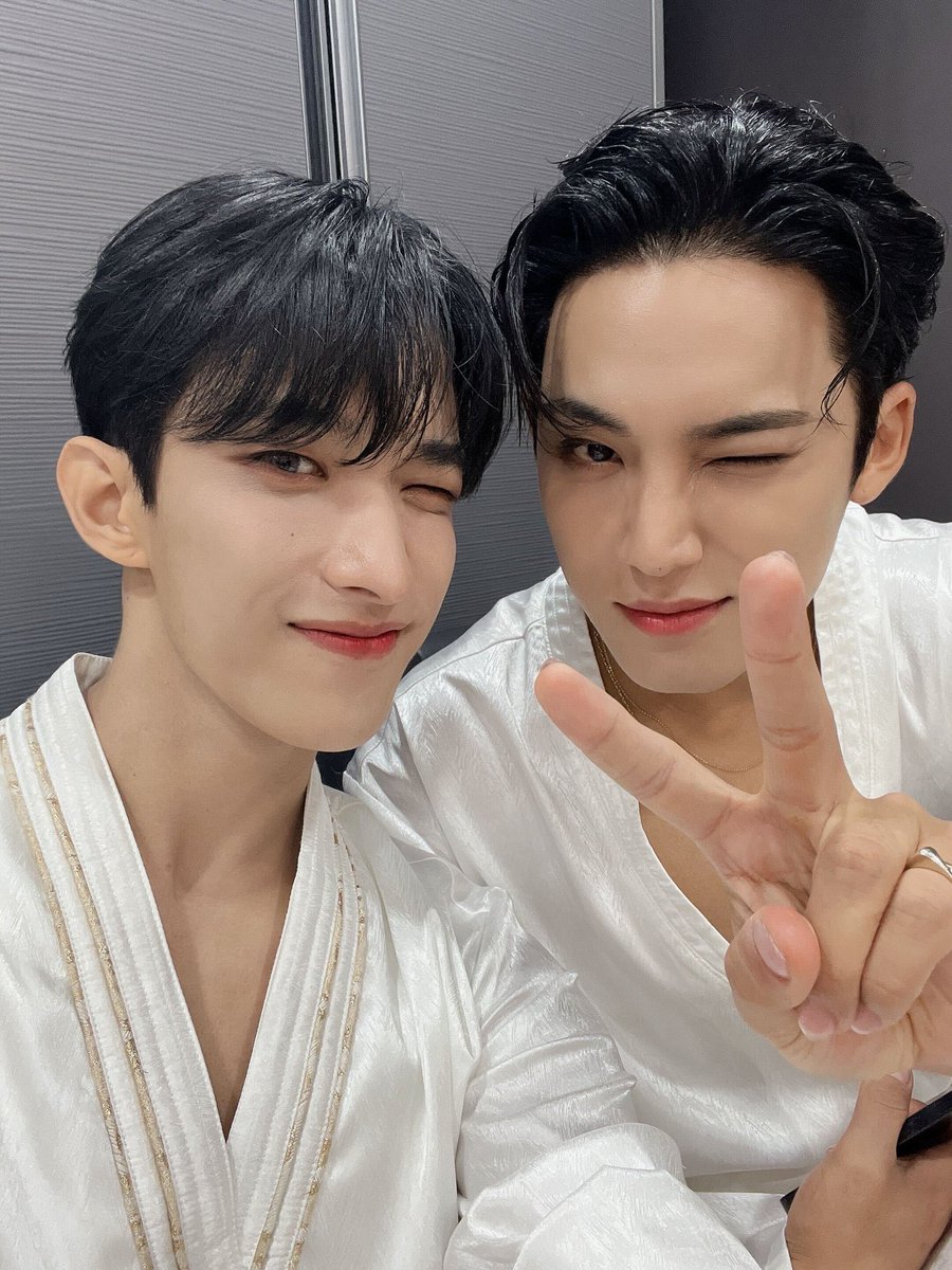 겸규 왔다 개씨몬 진짜 씨몬...
겸규야😍😍😍😍