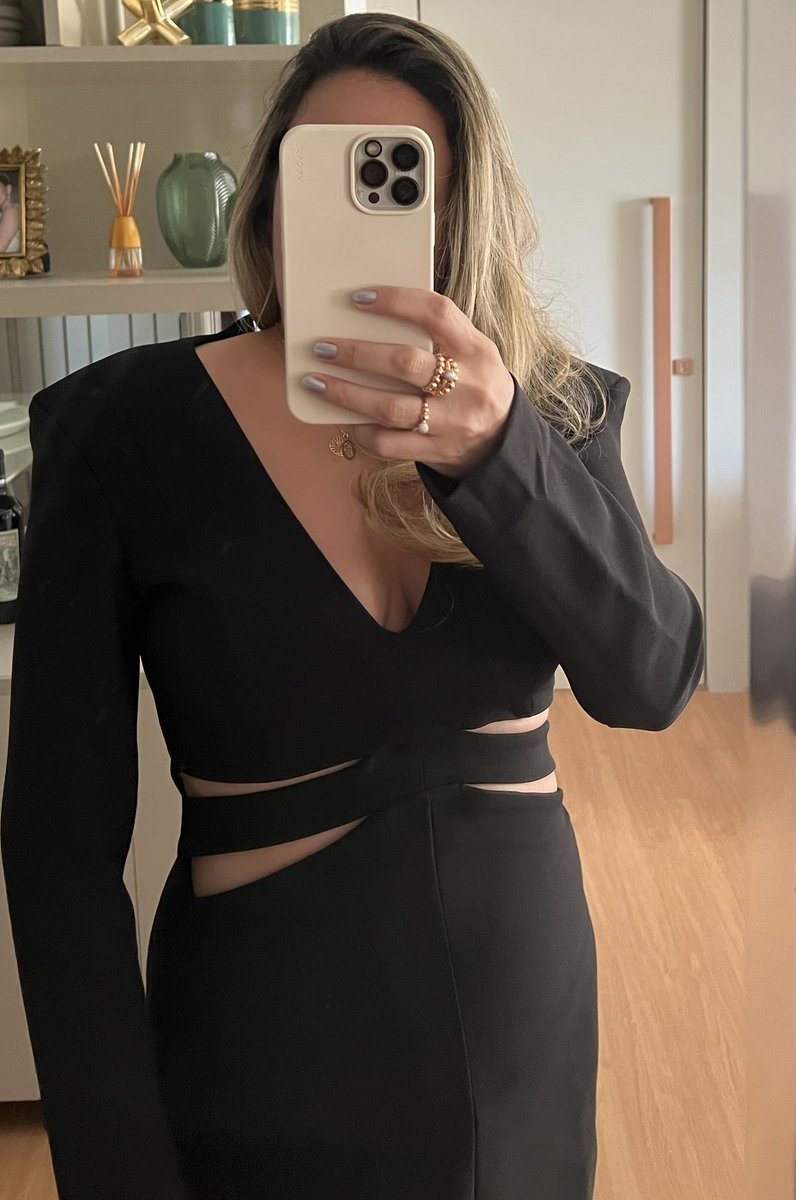 Deby2425's tweet photo. Nunca pensei que me tornaria tão influenciável 😵‍💫😵‍💫 
Versão black de um dos looks que fiquei apaixonada 🥰 https://t.co/EB2DWKty7b