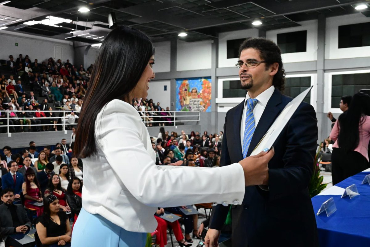 comunidadUPN's tweet photo. 👩🏻🎓 #GradosUPN Hoy felicitamos a todos los graduandos de la Casa Grande de la Pedagogía! 🎓🎉 Un logro que representa dedicación, esfuerzo y pasión por la educación. El mundo necesita mentes comprometidas como las suyas para construir un futuro brillante. #OrgulloUPN https://t.co/2Vq4G0IhqA