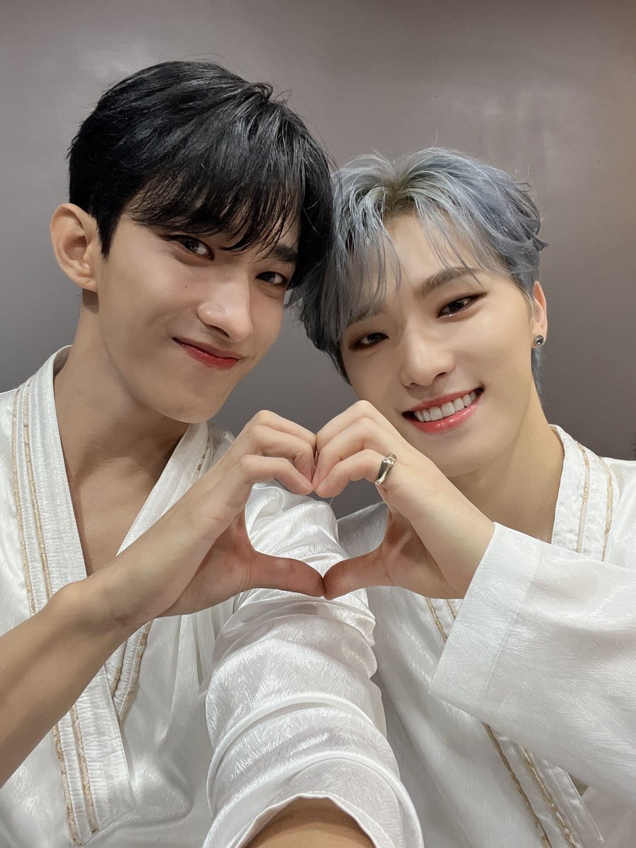 [17'S 도겸] 캐럿들 정말 너무 행복했어요🩵🩷
모두에게 좋은 공연이 될 수 있어서 너무 다행이고 감사합니다.
앞으로도 여러분들의 자랑스러운 가수로써 최선을 다하는 세븐틴 그리고 겸이가 될게요🙂
정망 많이 사랑합니다😘 도아해 ㅎㅎ