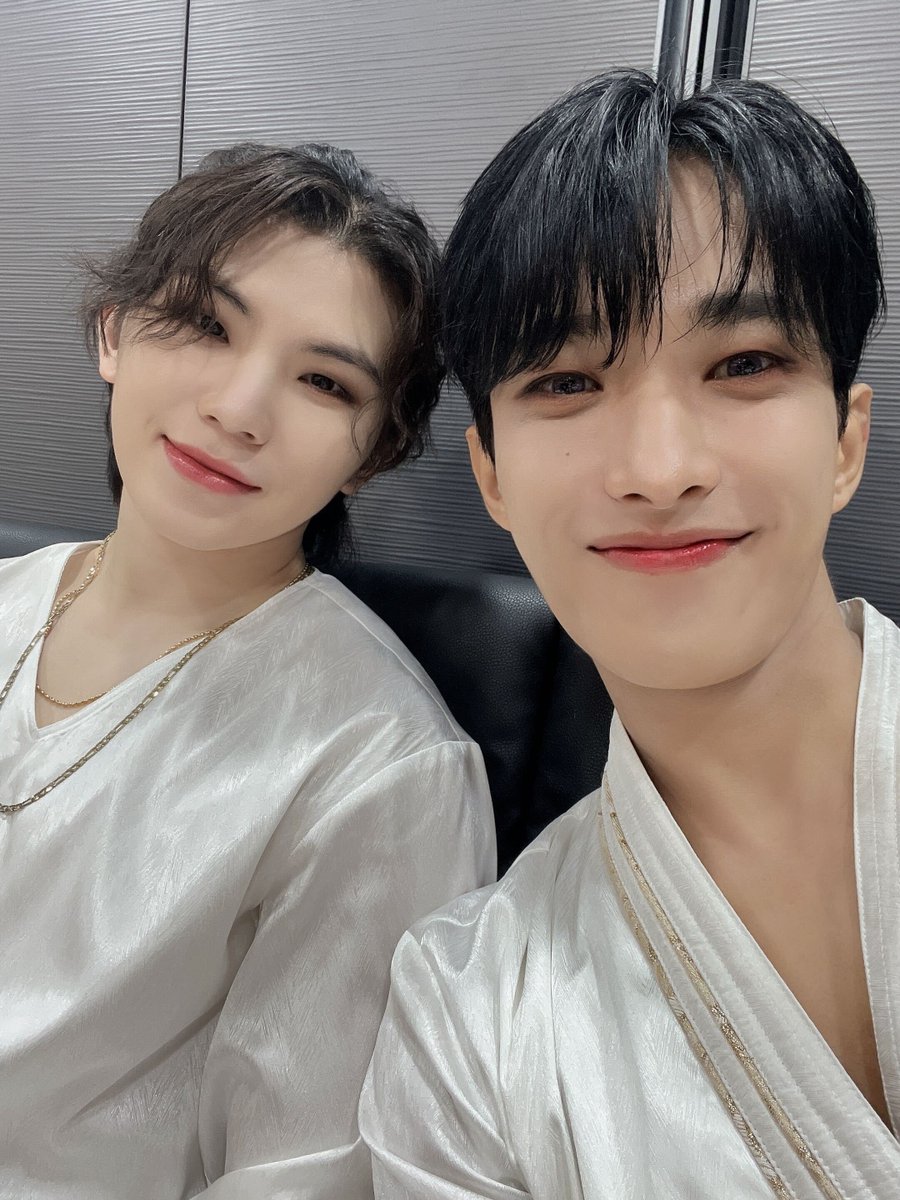 pledis_17's tweet image. [17'S 도겸] 캐럿들 정말 너무 행복했어요🩵🩷
모두에게 좋은 공연이 될 수 있어서 너무 다행이고 감사합니다.
앞으로도 여러분들의 자랑스러운 가수로써 최선을 다하는 세븐틴 그리고 겸이가 될게요🙂
정망 많이 사랑합니다😘 도아해 ㅎㅎ