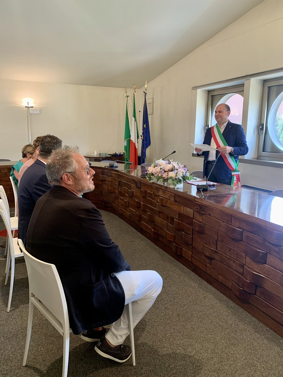 GioBertazzoli's tweet photo. Fiori d’arancio nella nostra Sarnico, con Cinzia Belotti e Paolo Falconi! 🥰👍🏻💐💐

Viva gli sposi! 👰🏻‍♀️🤵🏻‍♂️❤️👍🏻👍🏻

#ComuneSarnico
#oggisposi 
#sarnico https://t.co/ICHT4iBHNW
