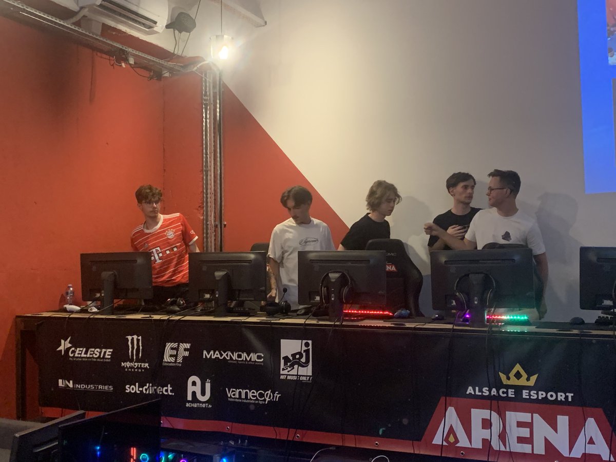 AlsaceArena's tweet photo. La grand gagnant de cette #FastLanRL #2 est...🥁
🏆 JUST CHILLING 🏆
Félicitations à ses pilotes @xanaaxcrrr, @MeyynRL1 et @FaayRL qui repartent avec la coupe et le chèque 🥳 https://t.co/NyRC8Cz7dH