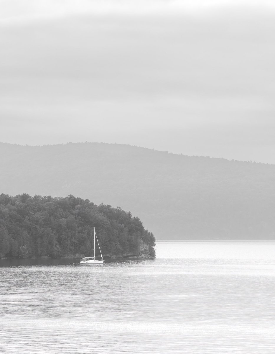 Hazy Lake Champlain Vermont

#vermont #lakechamplain #bnwphotography #bnw #vermontphotography